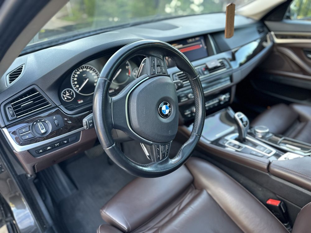 BMW Seria 5.  530d xDrive Luxury Line