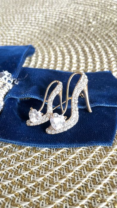 Колекційна брошка «Черевички» з кришталем в золотому металі