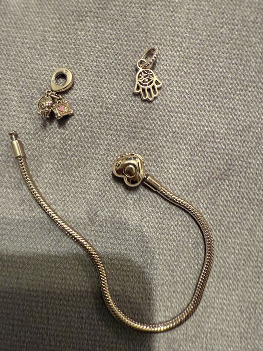 Bransoletka z różowego złota Pandora +2 charms