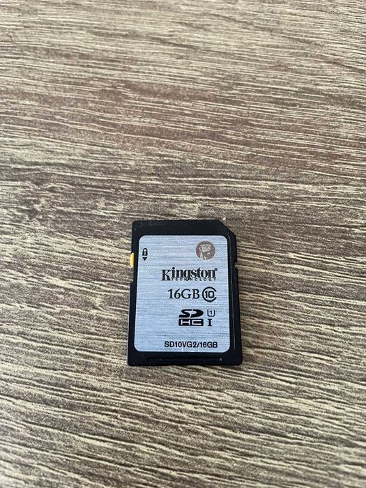 Nikon D3300 + Lente 18-55mm