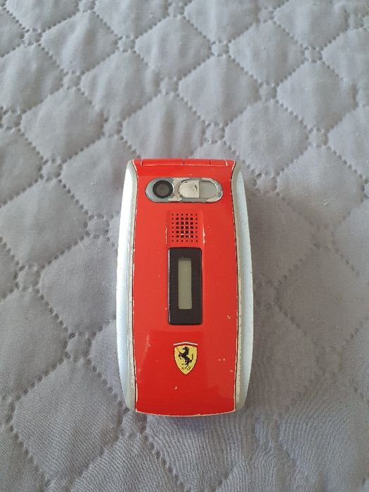 Telemóvel Sharp GX25 Ferrari