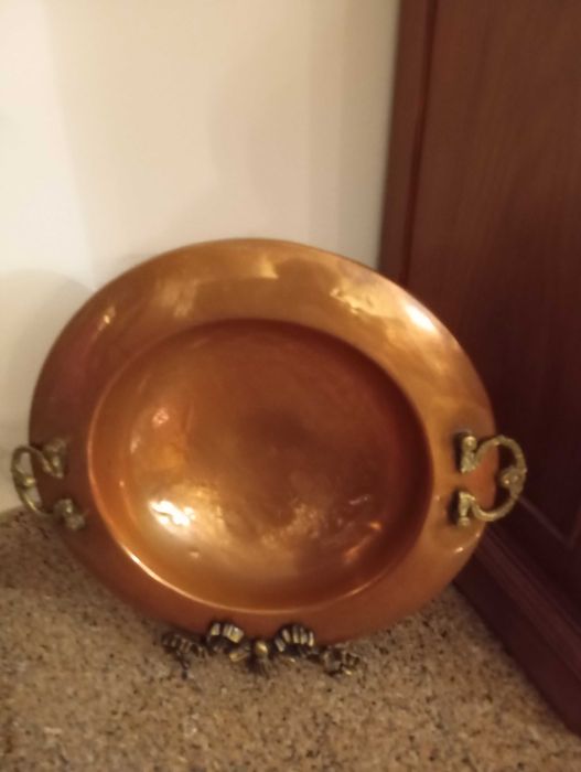 Braseira de cobre com lindo suporte.