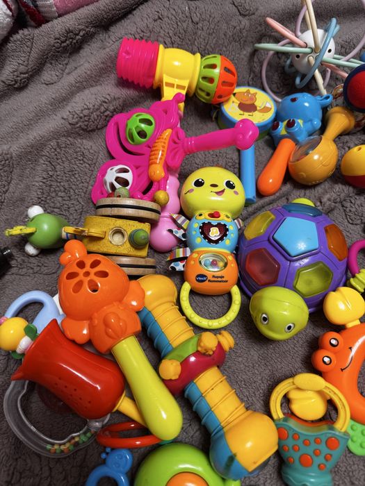 Величезний лот іграшок для немовлят