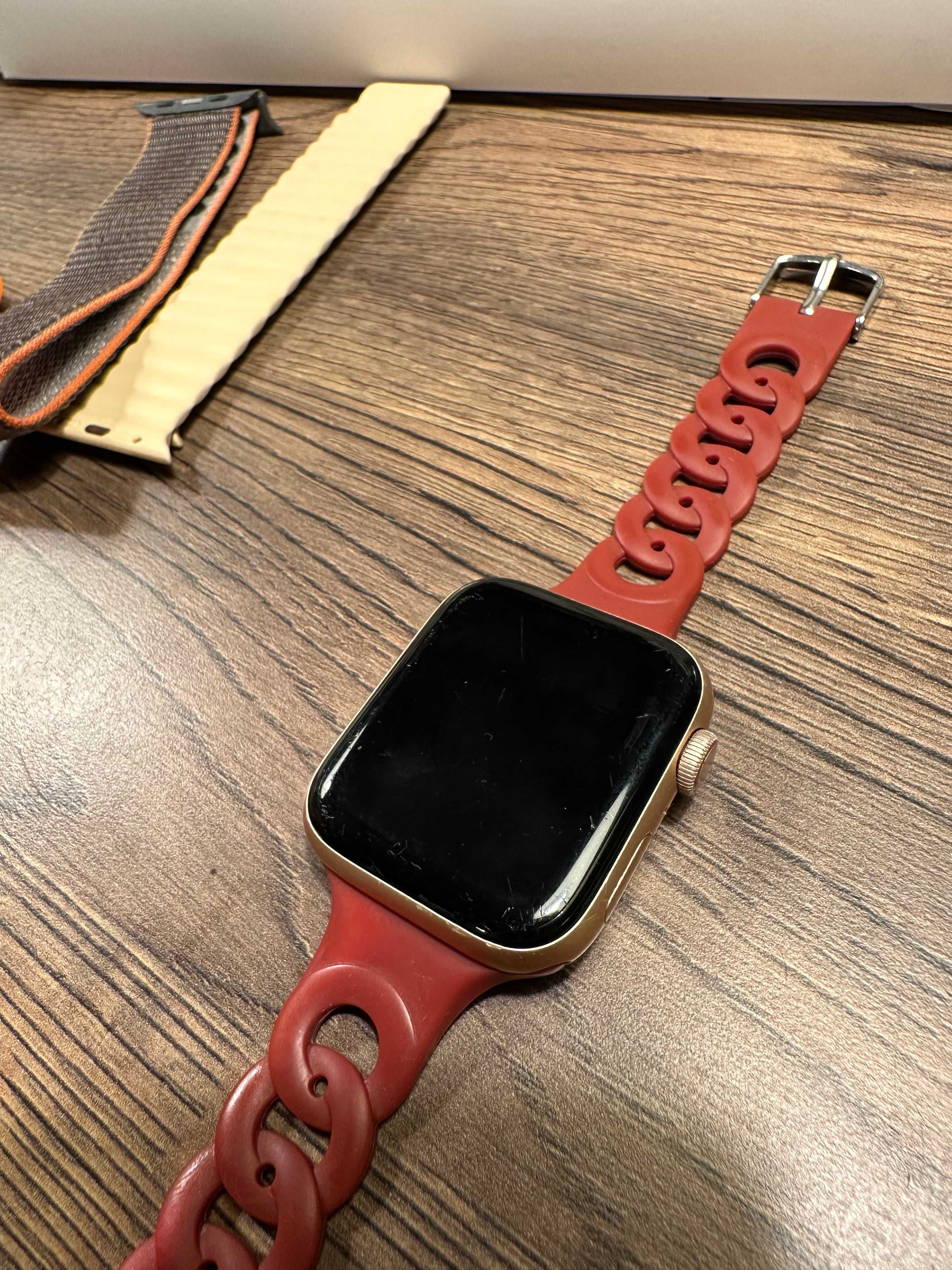 Apple Watch SE 44mm, polska dystrybucja. 5 pasków w zestawie.