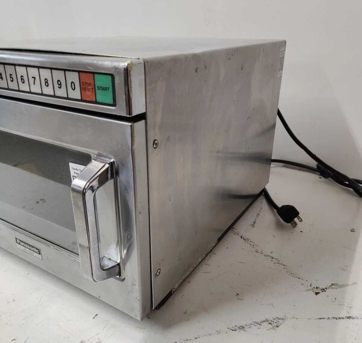 Panasonic 1.3 cubic foot 1200 watt microwave oven, used.