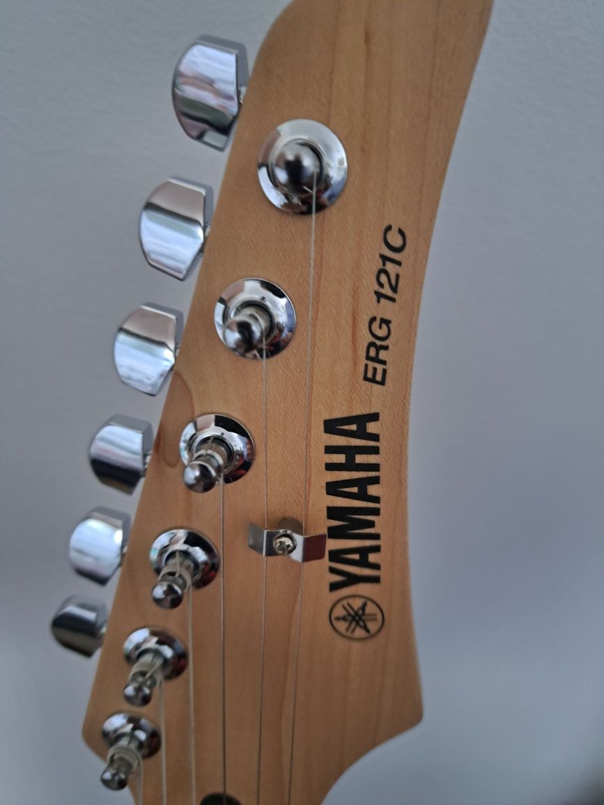 Pack guitarra Yamaha ERG 121 C+ amplificador  Yamaha GA-15