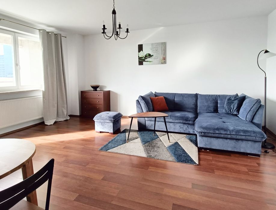 Bezpośrednio, 5 minut metro ONZ, z widokiem na panoramę Warszawy