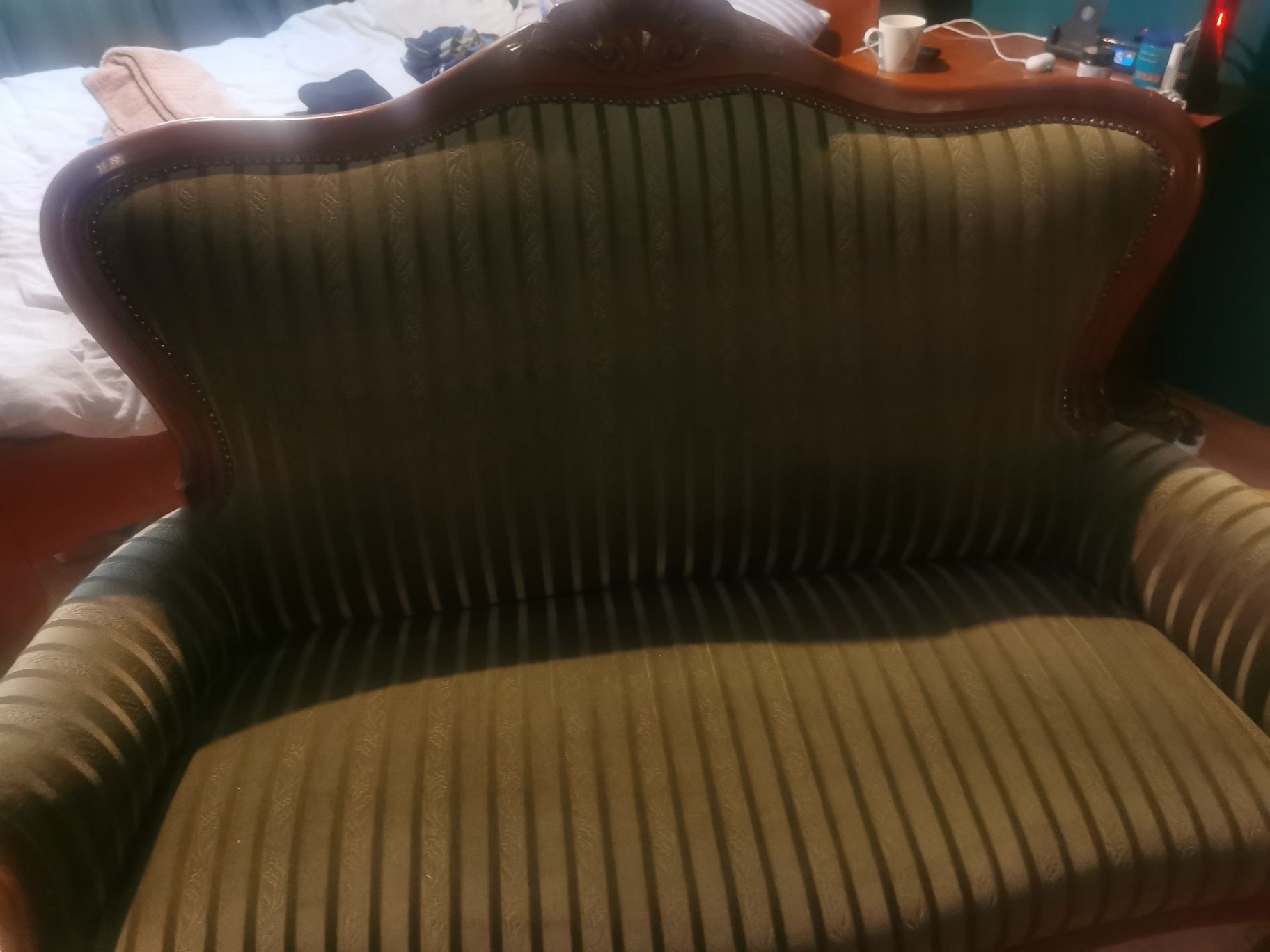 sofa w stylu ludwik