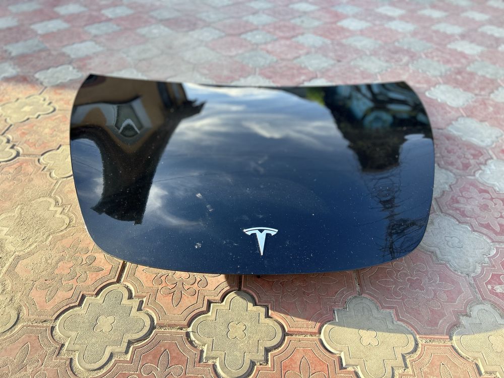 Капот Tesla Model 3 колір pbsb