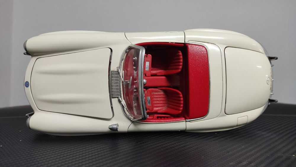 Burago 300SL ROADSTER SPIDER 1957 1/18