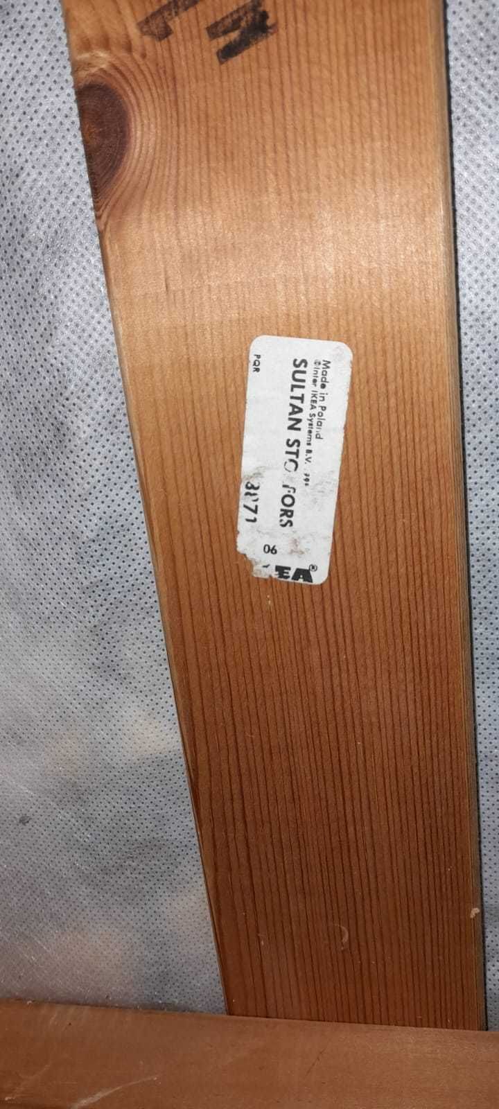Cama de casal cinzenta