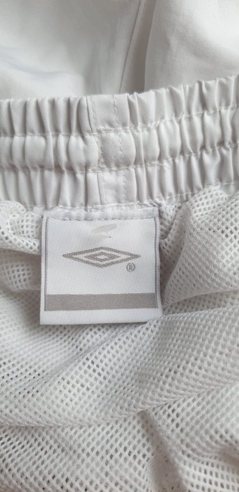 Białe spodenki umbro roz. L