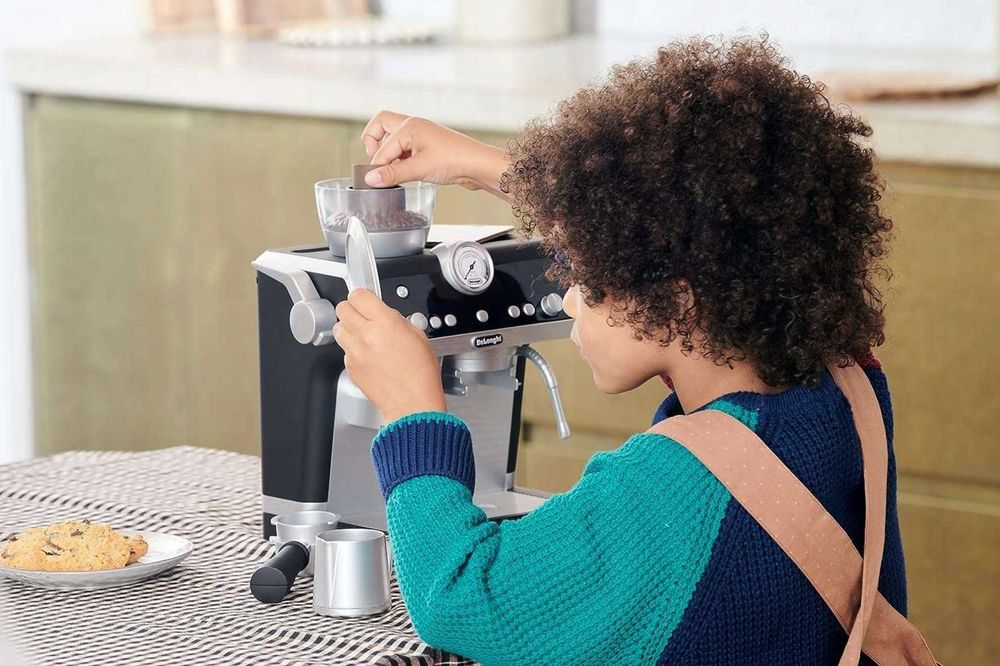 Іграшкова кавоварка Delonghi Casdon 77052 Еспресо-машинка для дітей