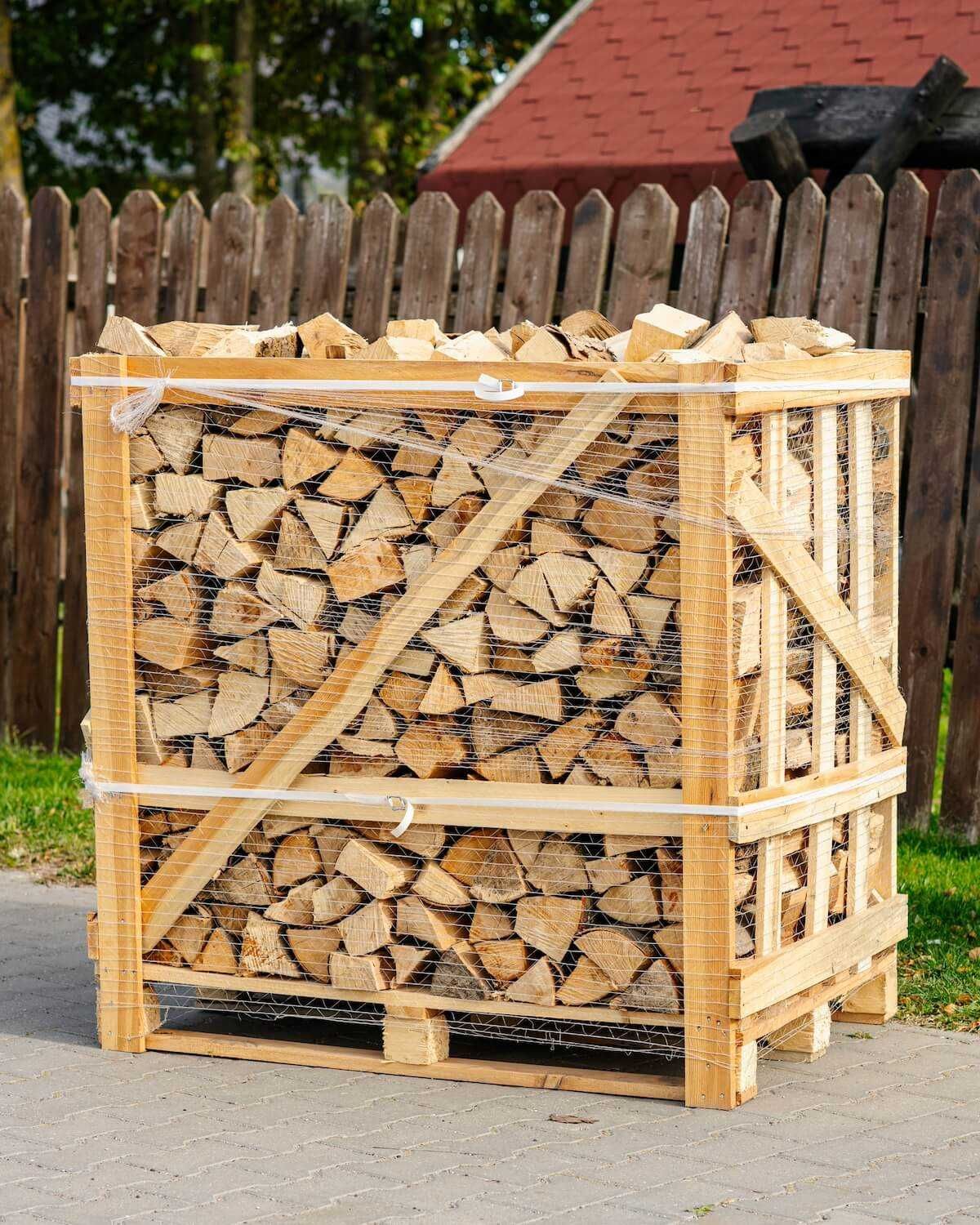 Drewno kominkowe suszone komorowo Biofire – Łódź i okolice