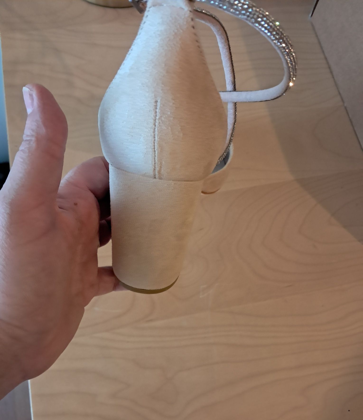 Sapatos abertos novos, elegantissimos