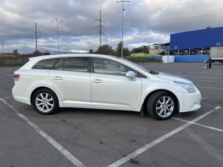 Тойота Авенсіс Т27