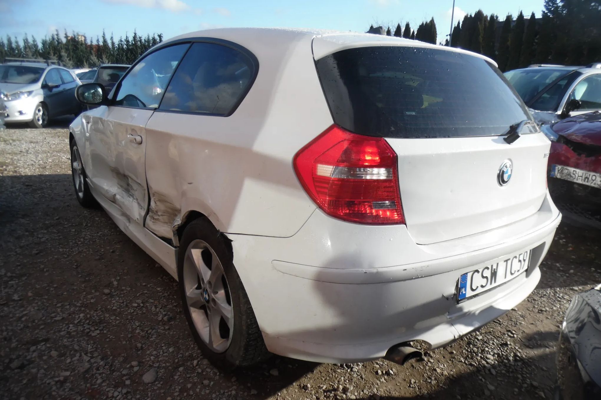 BMW Seria 1 2011r, 1.6 Benzyna, Lekko uszkodzony bok.