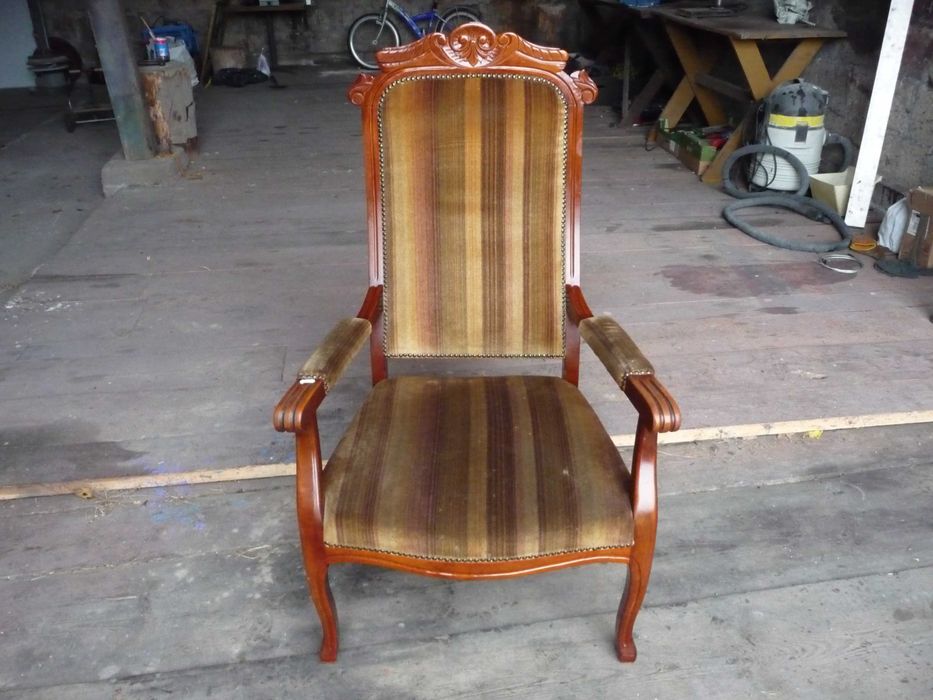 Stary stylowy fotel