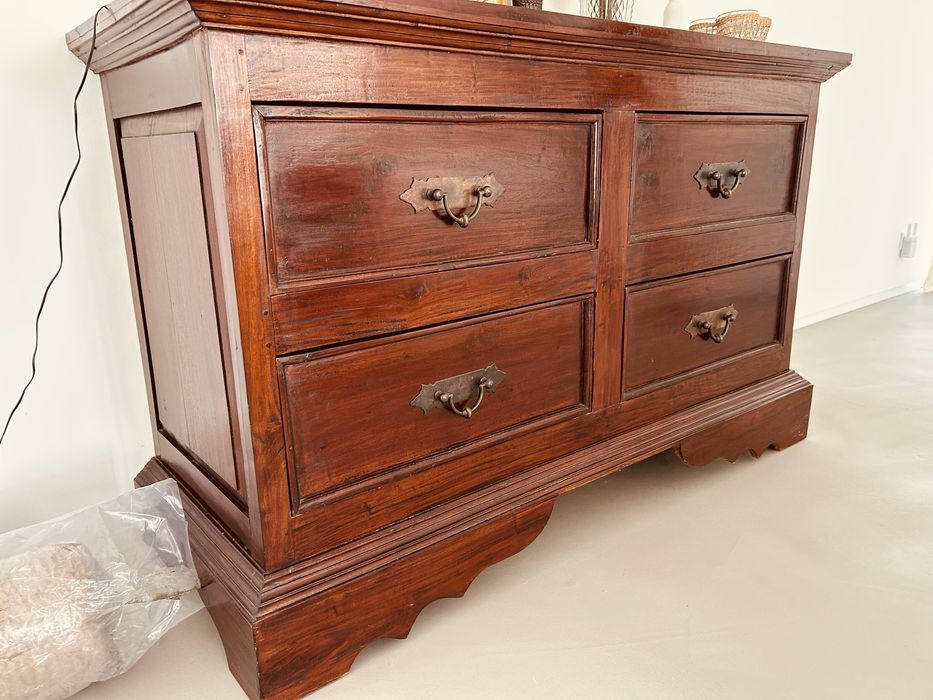 Cómoda rústica em madeira maciça