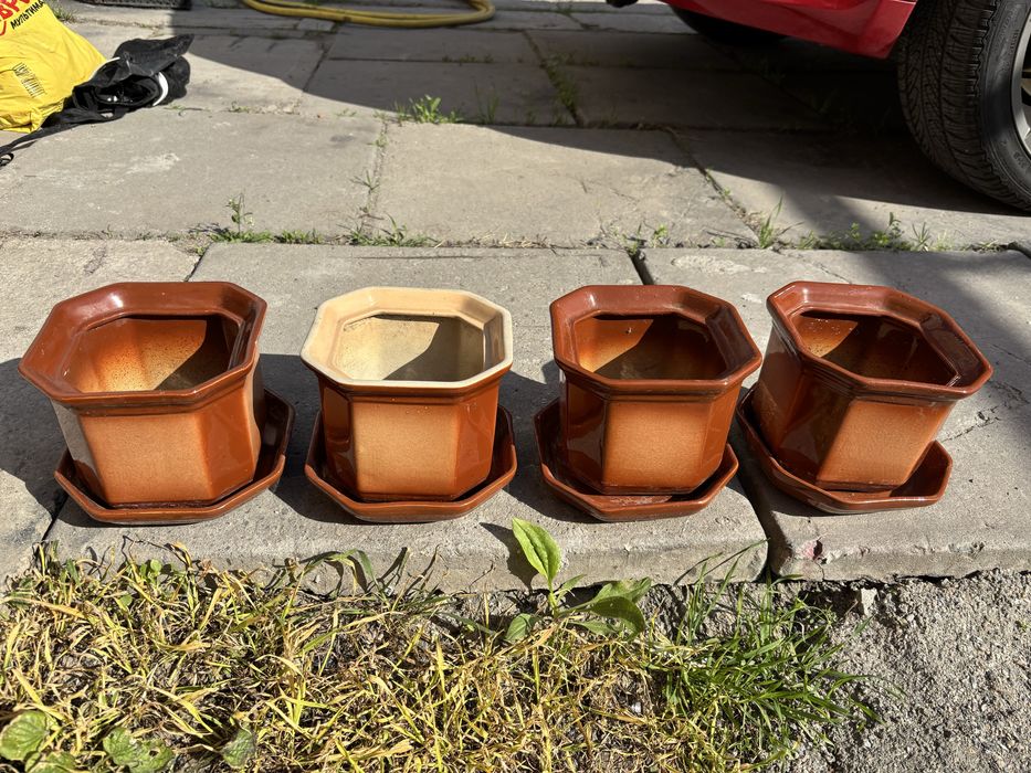 Продам комплект из 4х керамических  цветочных горшков