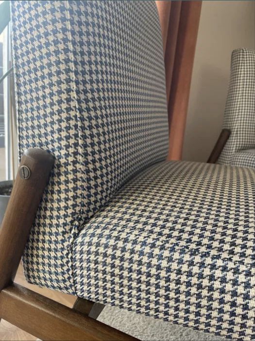 Fotele PRL po renowacji