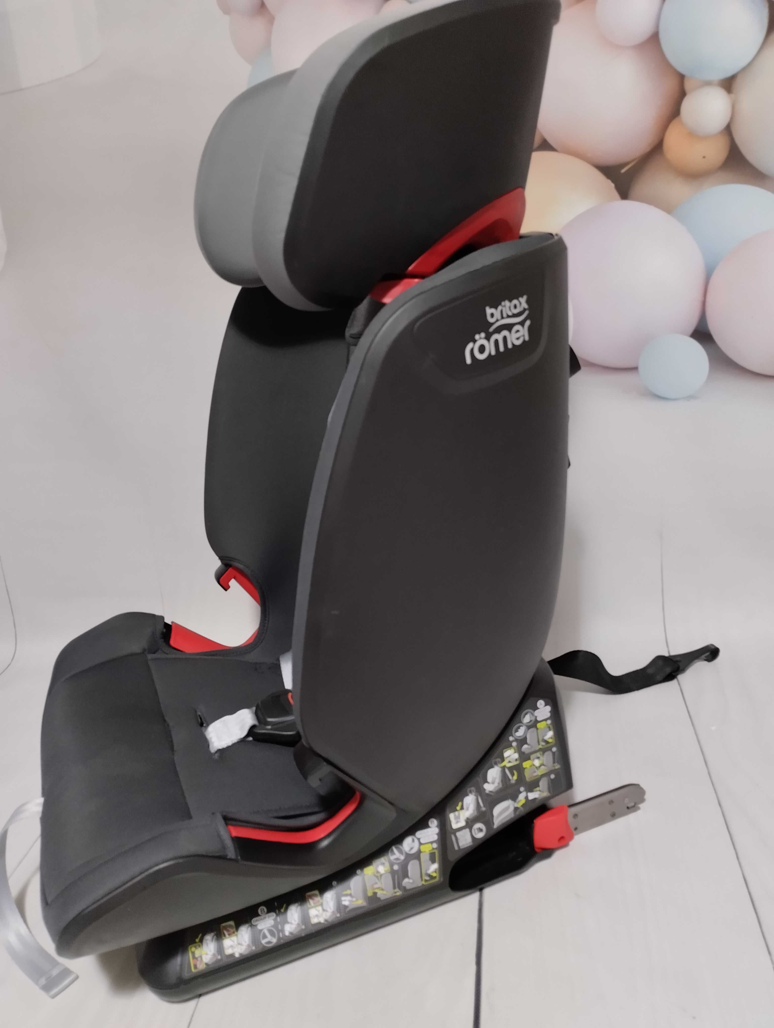 Britax Römer Advansafix IV R - rosnący fotelik samochodowy 9-36 kg