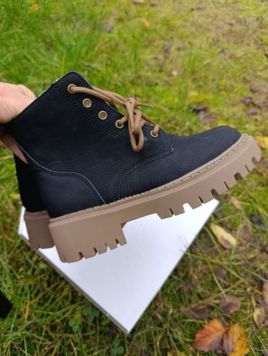 Жіноче взуття Черевики