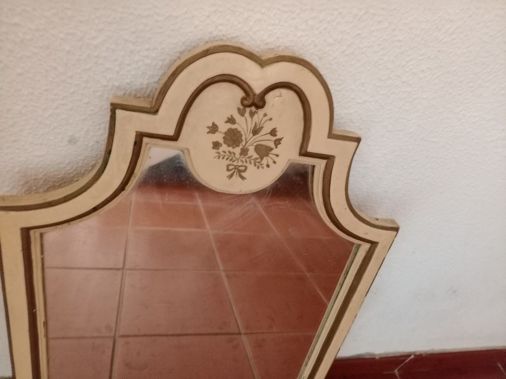 Espelho com moldura