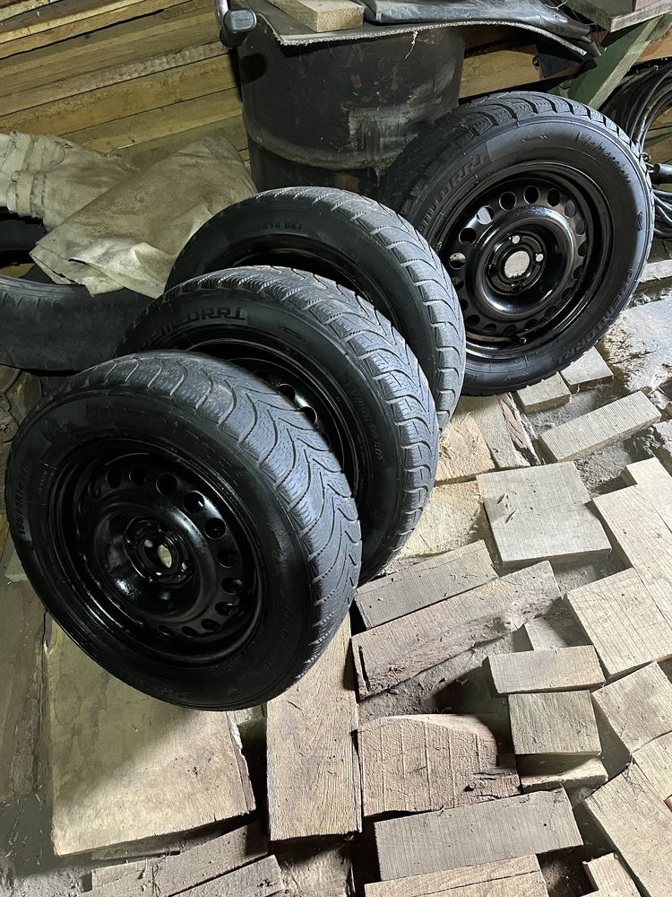 Колеса в зборі ,шини ,диски 185/65 R14 чотири штуки