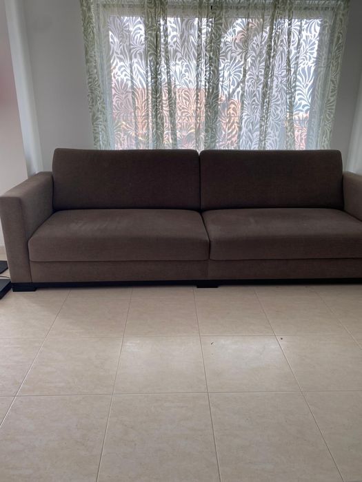 Sofas castanhos modernos