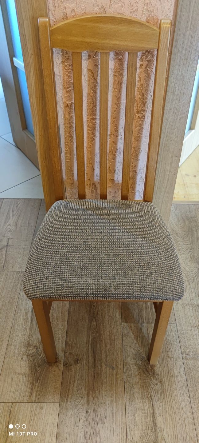 Krzesła drewniane, cena za sztukę 50zł