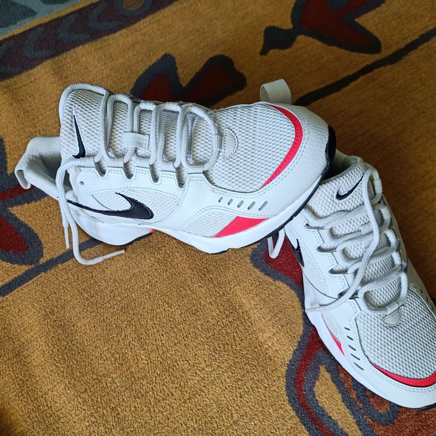 Nike Air Heights , uniseks. Rozmiar 40 . Wkł 25 cm .
