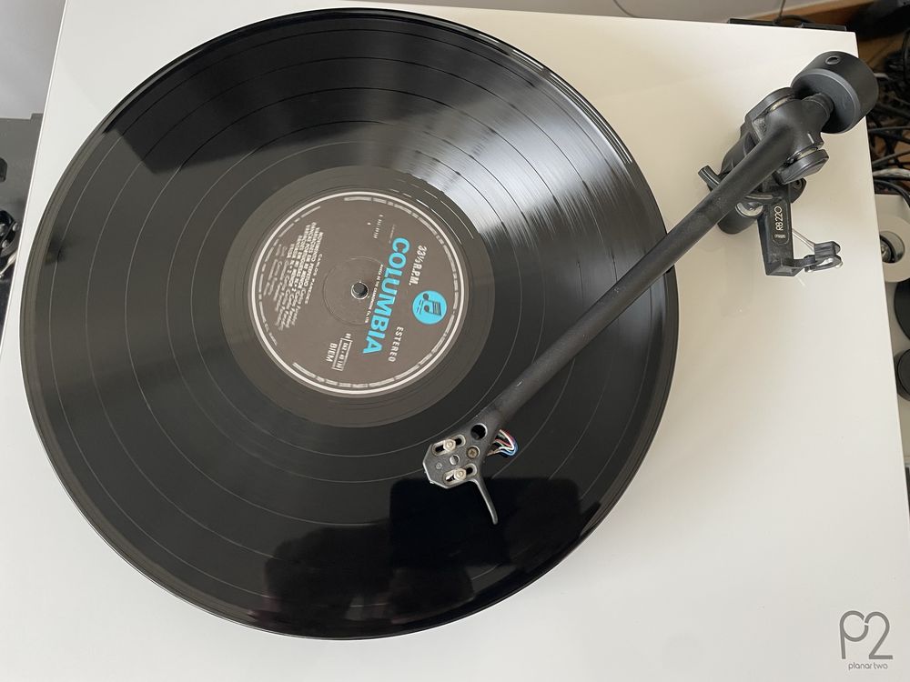 Rega Planar 2 P2 gira-discos em branco brilhante