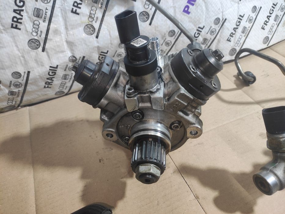 ТНВД паливний насос рампа 3.0 тді 059130755СВ VW Volkswagen Touareg NF