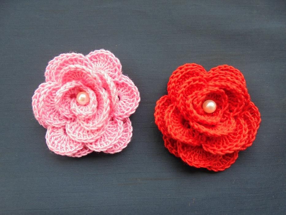 Conjunto 2 rosas em croché para aplicar