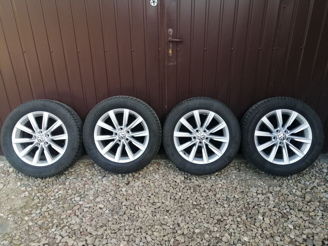 Felgi aluminiowe z oponami zima Continental 215/60/17