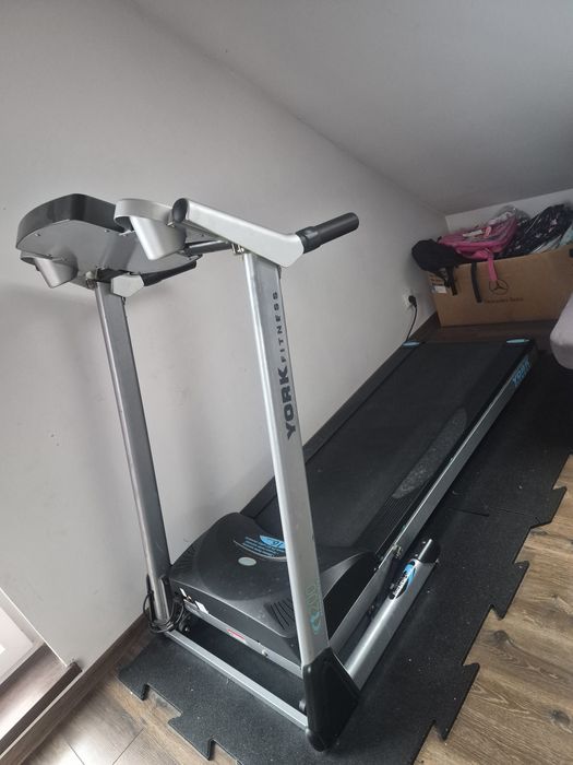 Bieżnia mechaniczna York, uszkodzona