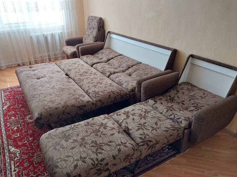 Продаж меблів (Стінка, диван, 2 крісла, стіл комп'ютерний, комод)