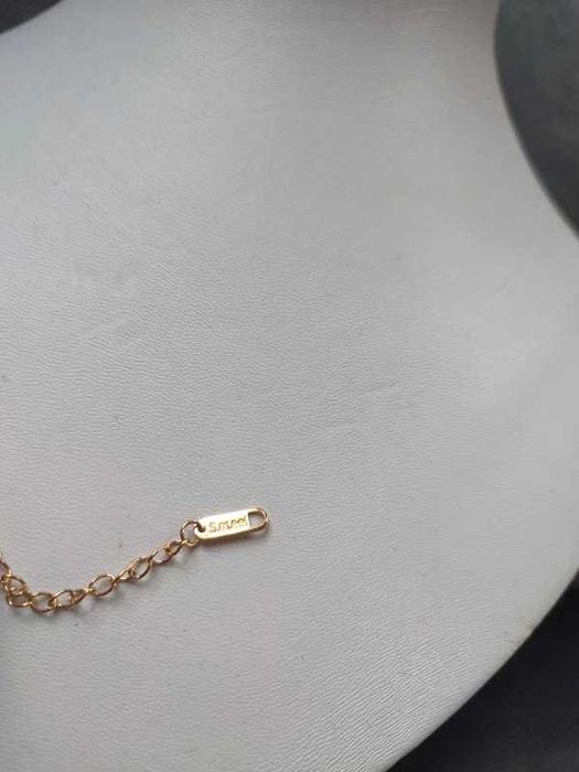 nowy naszyjnik w kolorze złota z zawieszką przedstawiającą misia