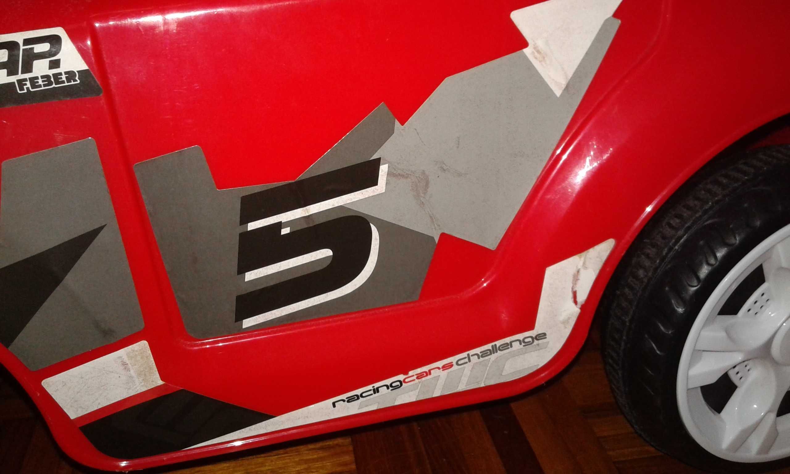 Carrinho de criança eléctrico com bateria usado 2 vezes. URGENTE