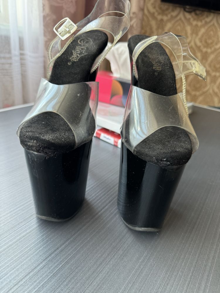 Стріпи трійки Pleaser босоніжки