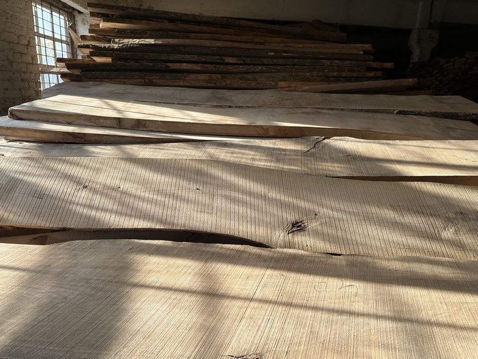 Дошка суха необрізна ясен дуб