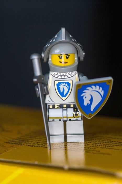Lego minifigurka - Rycerz z Zamku Konia.
