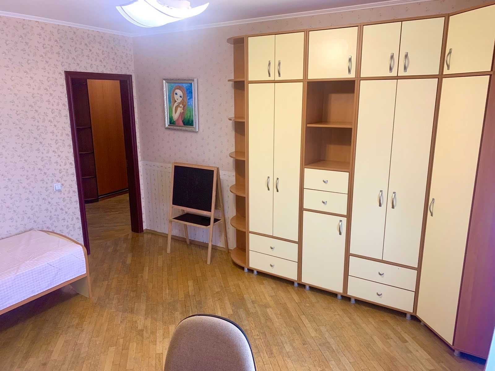 Продам 3к.кв., Позняки,вул. Анни Ахматової 9/18, 101м², меблі, техніка