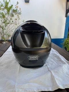 Capacete modular Shoei Neotec 2 com intercomunicador Sena SRL2