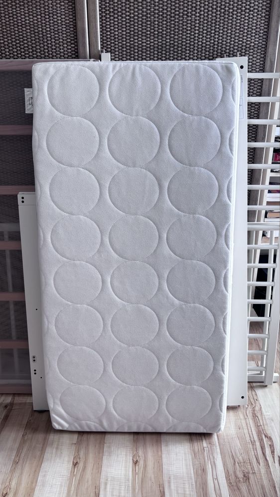 Łóżeczko dziecięce IKEA z materacem