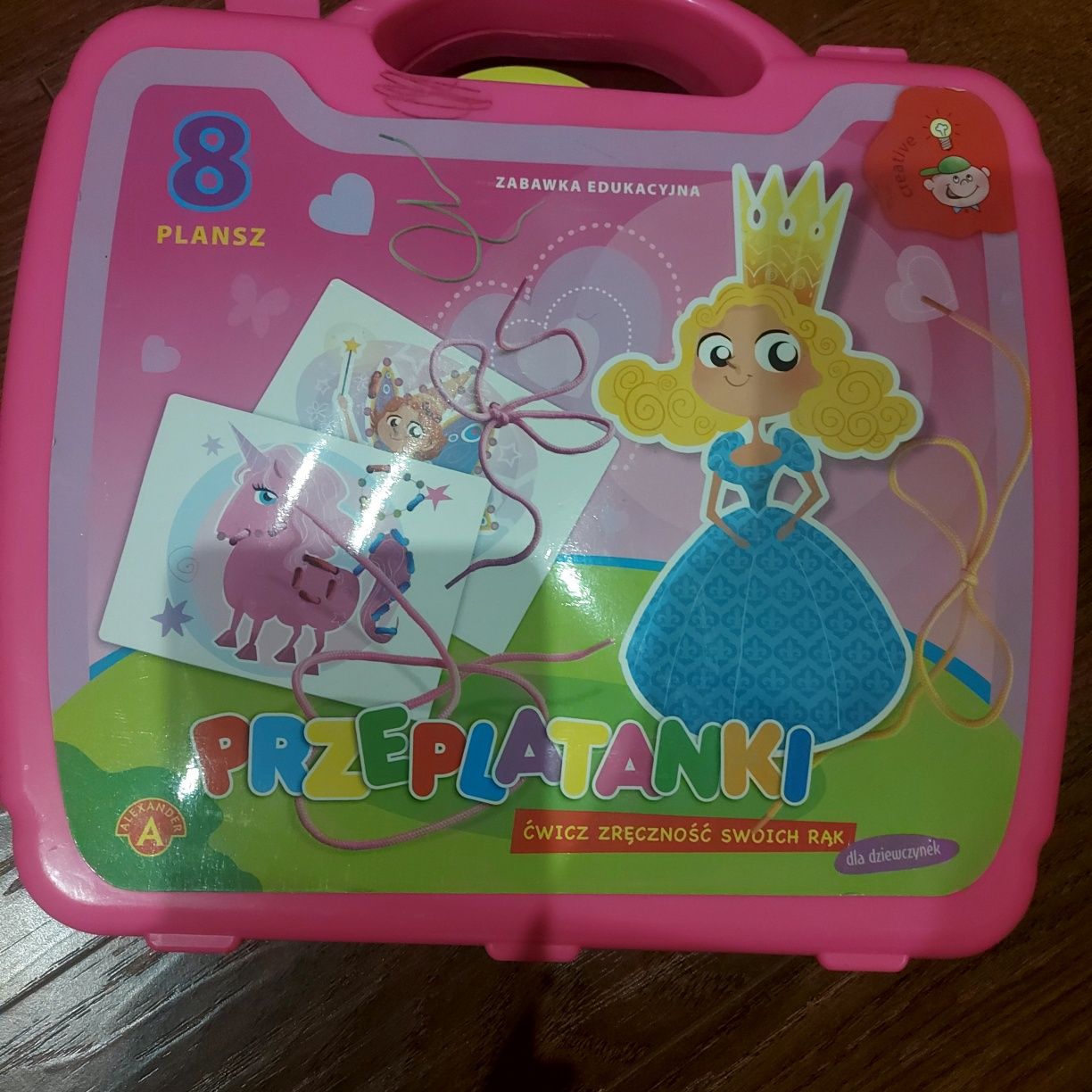 Zabawki dziewczynka. Auto barbie, przeplatanki, kuferek świnka Peppa.