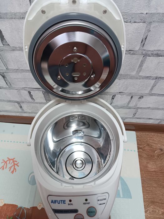 Продам термопот AIFUTE 4,8л.