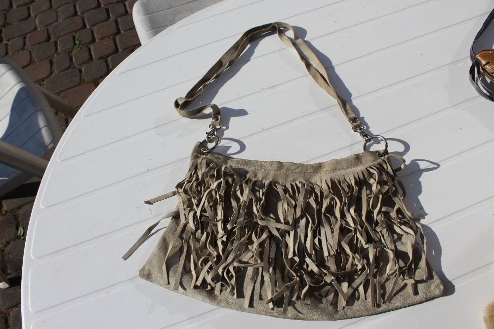 zamszowa skórzane torebka z frędzlami
