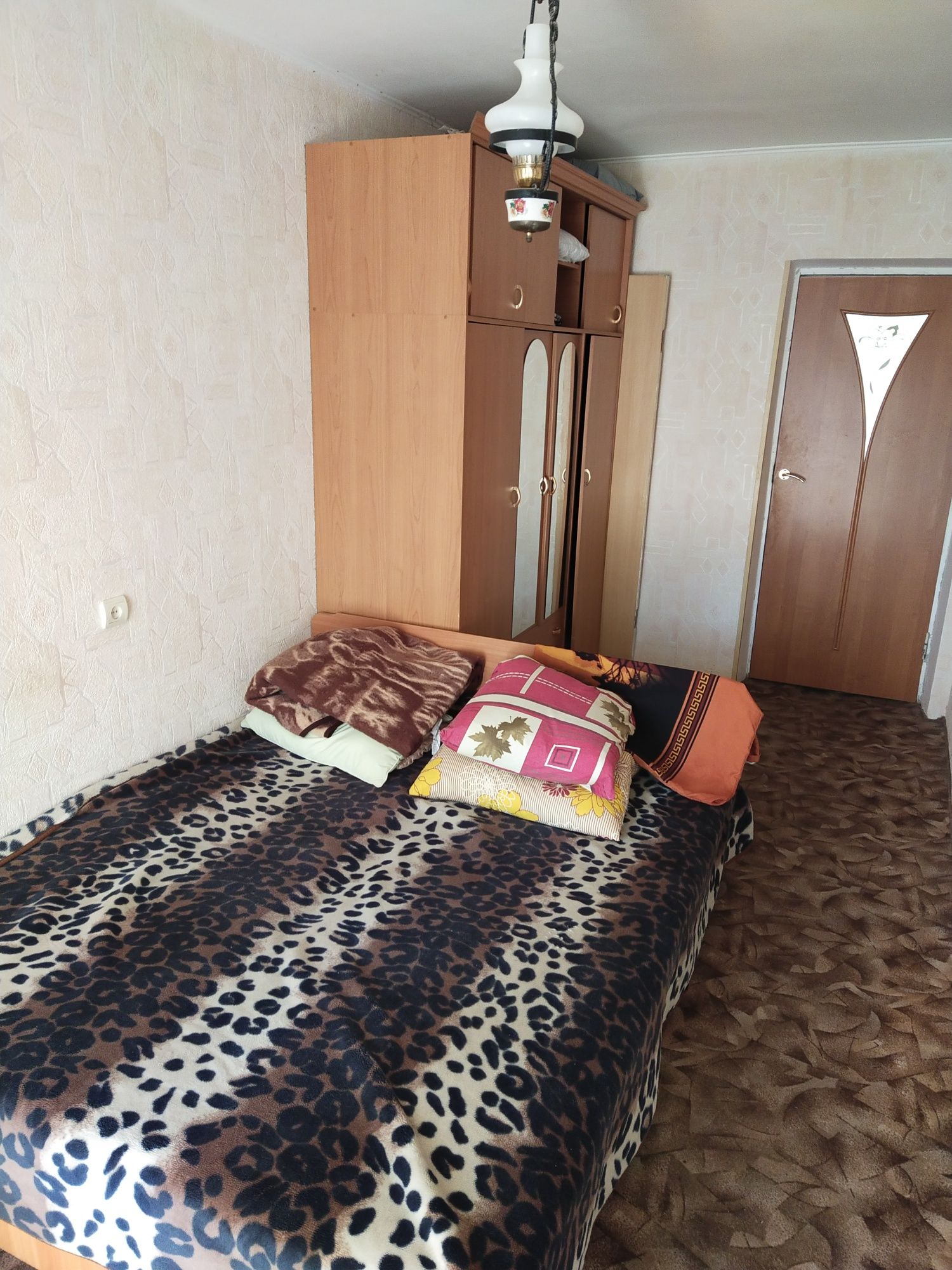 2-х кімнатна. Центр..Можна на пару місяців